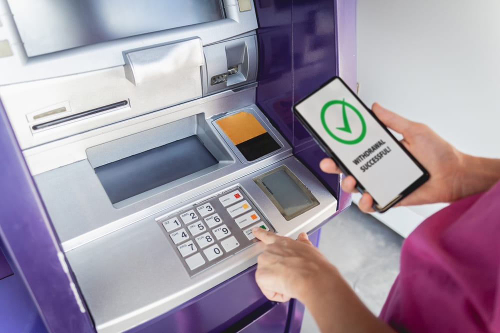 Sau khi nhận được số tiền rút từ AU88 người chơi có thể rút tiền từ máy ATM mới nhất